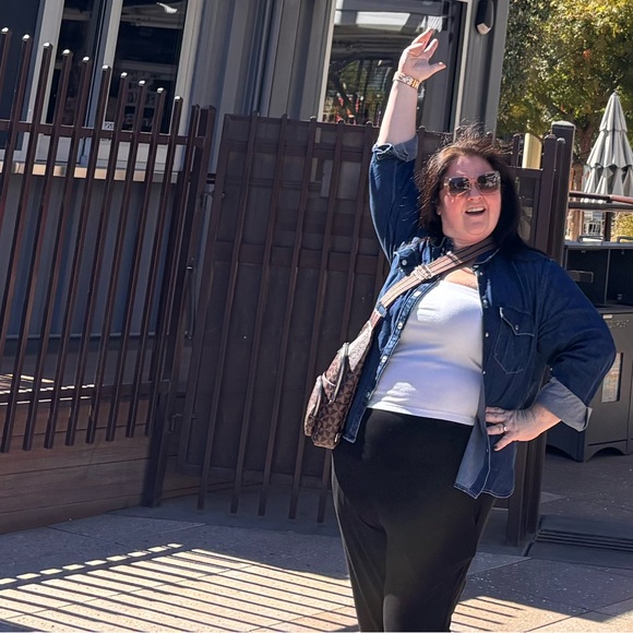 Meet your Posher, Jessica - Picture 2 of 9